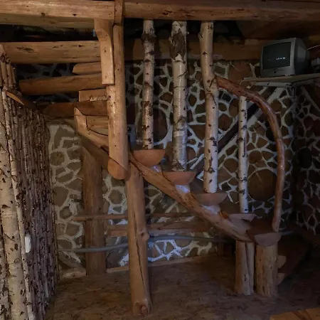 «під горбом» *