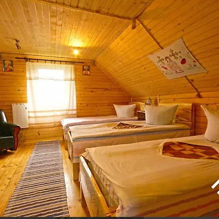 «під горбом» Tatil Evi