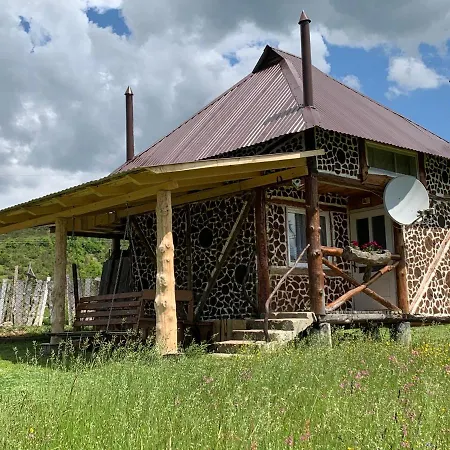 «під горбом» *