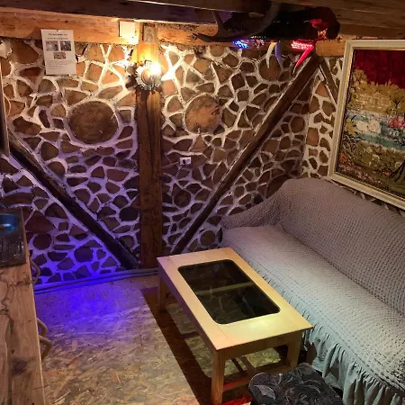 «під горбом» *