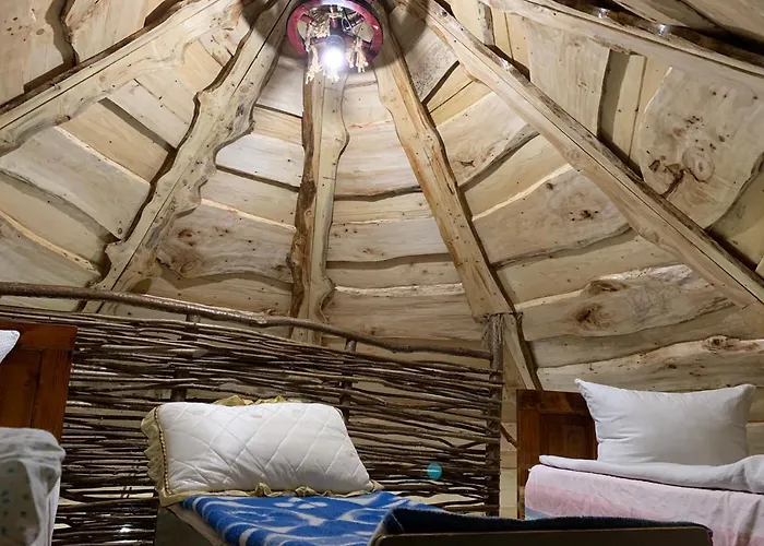 «під горбом»