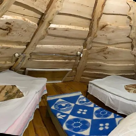 بيت للعطل «під горбом» *