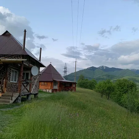 під горбом