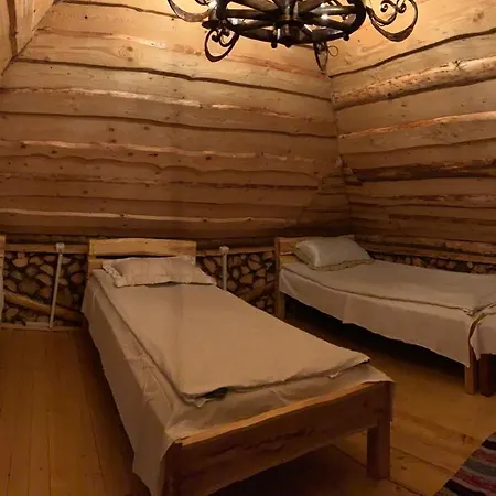 بيت للعطل «під горбом» *